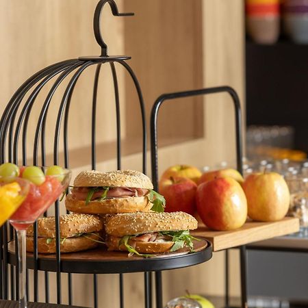 Courtyard By Marriott Cluj - Napoca Downtown Hotel ภายนอก รูปภาพ