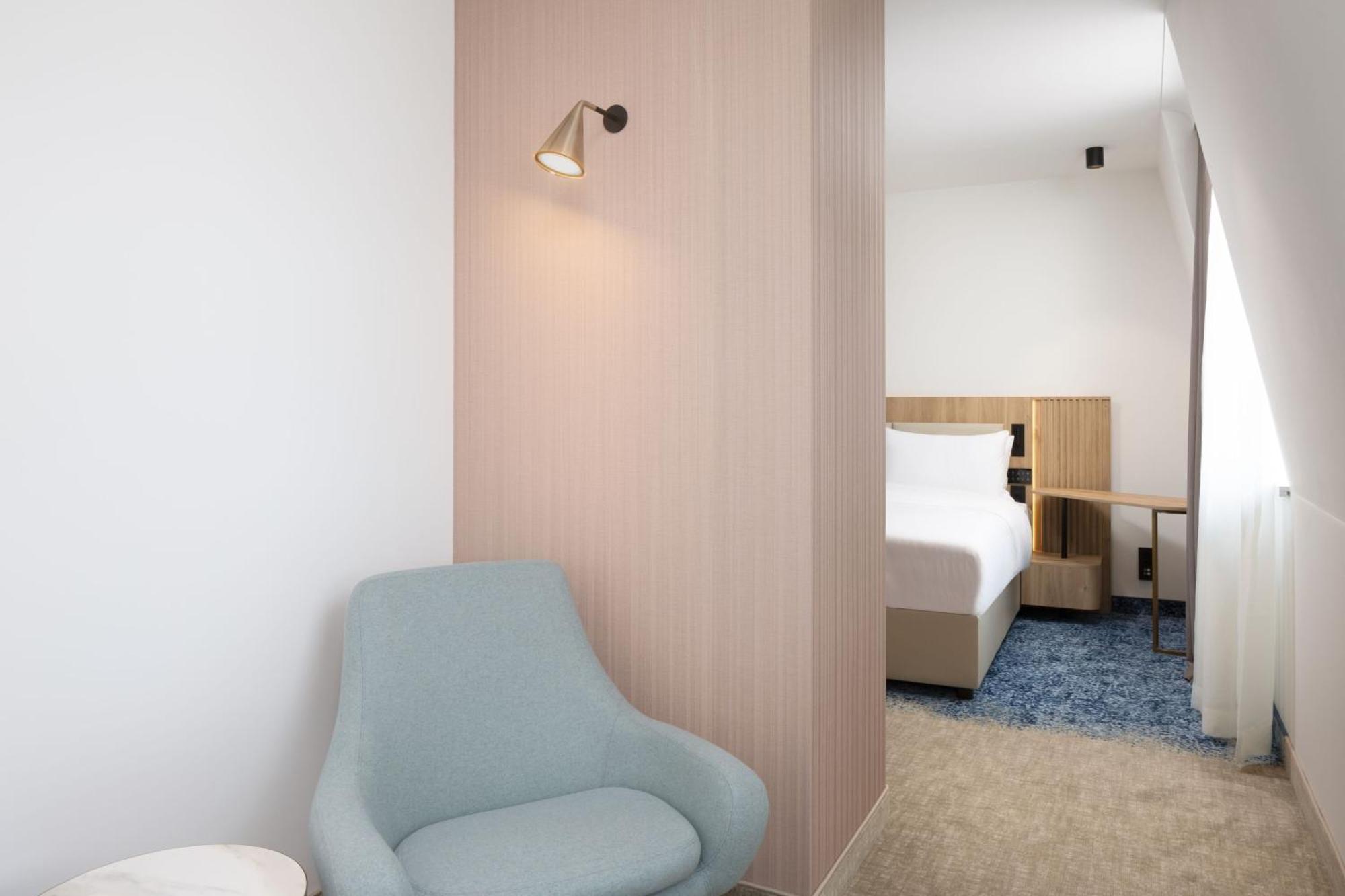Courtyard By Marriott Cluj - Napoca Downtown Hotel ภายนอก รูปภาพ