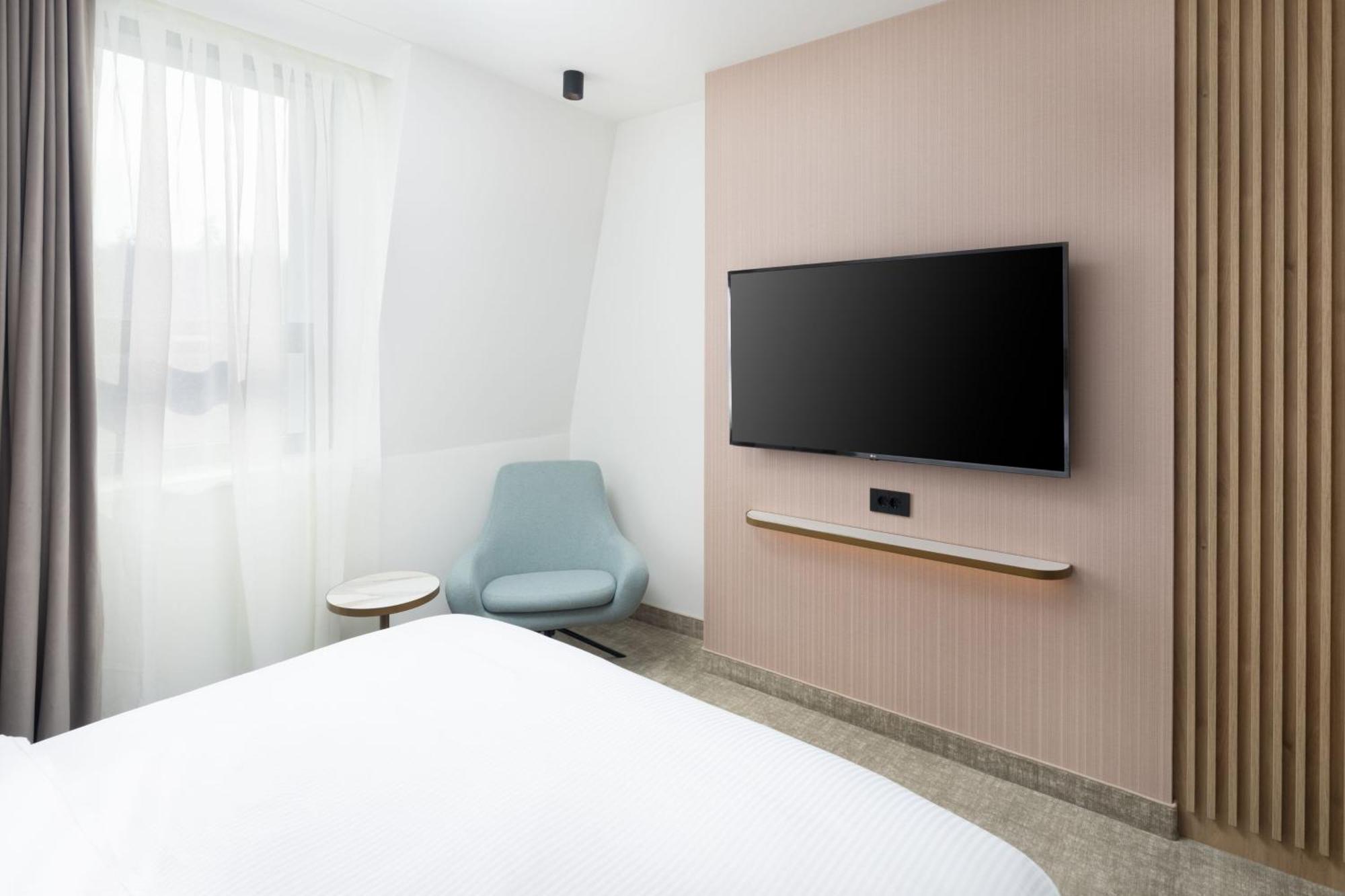 Courtyard By Marriott Cluj - Napoca Downtown Hotel ภายนอก รูปภาพ